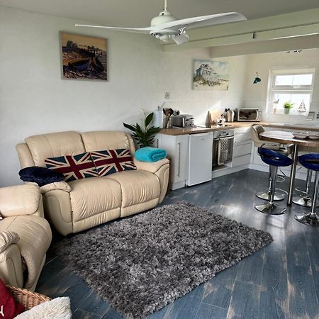 Cosy Beach Chalet Scratby Exterior photo