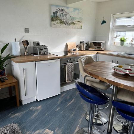 Cosy Beach Chalet Scratby Exterior photo