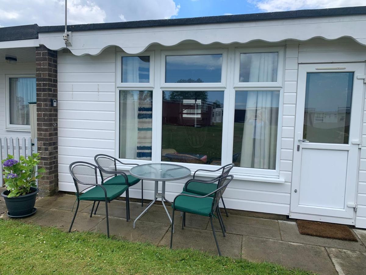 Cosy Beach Chalet Scratby Exterior photo